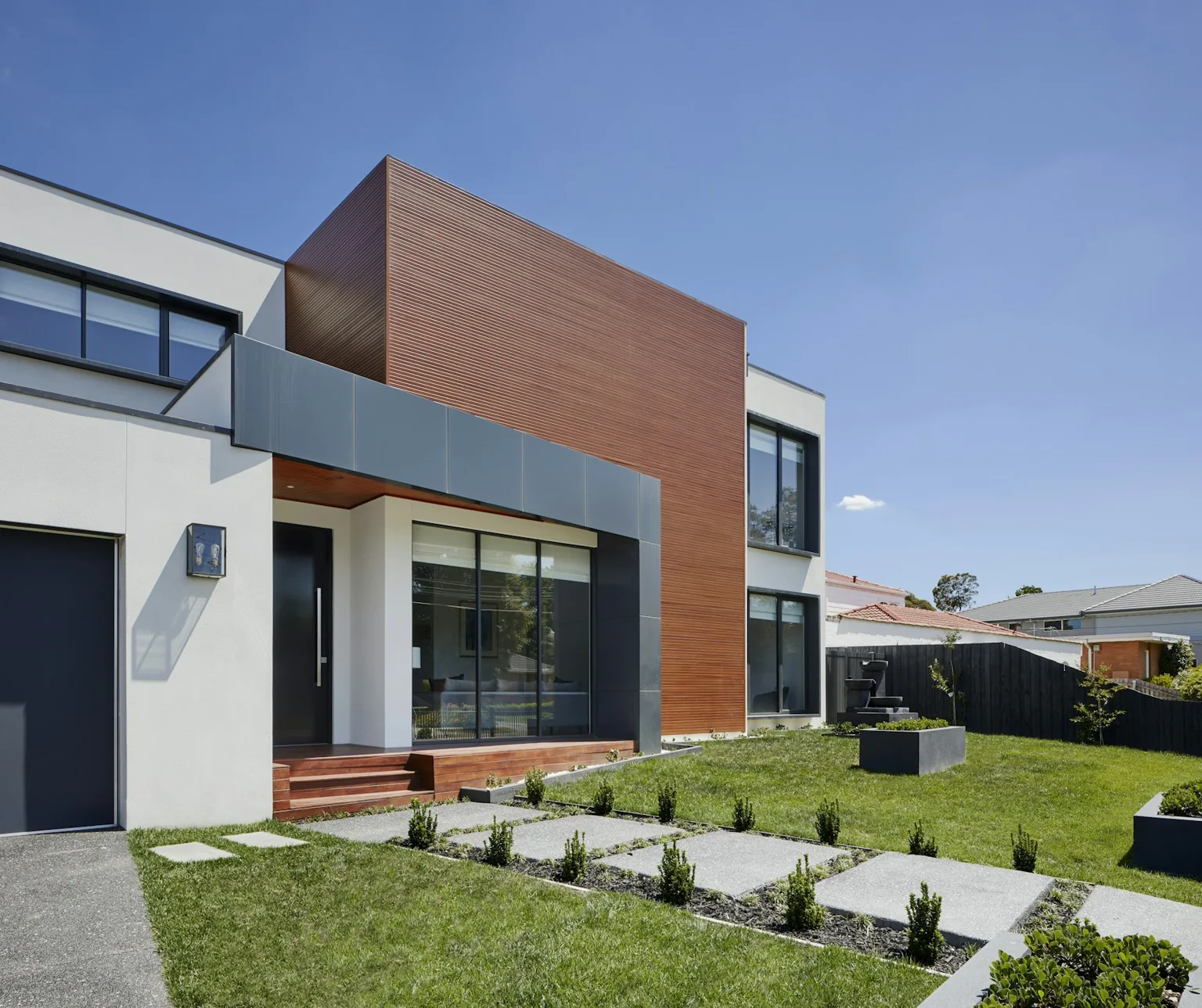 Modern courtyard residence